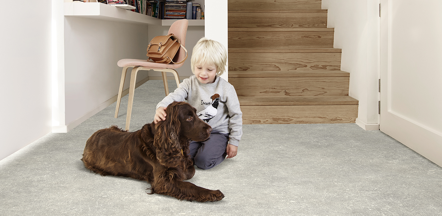 Vinyl floor with underfloor heating system